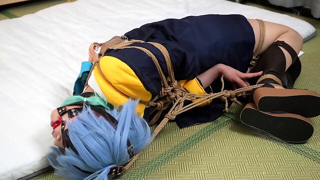 Cosplayer try Hard Hogtied