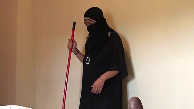 Muslim maid has sex with big black cock in a hotel room