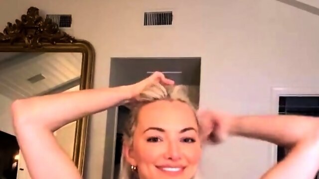 Softcore Blonde, Lindsey Pelas, Nip Slip