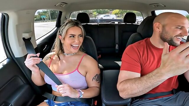 Booty MILF squirts and gets fucked outdoors in car