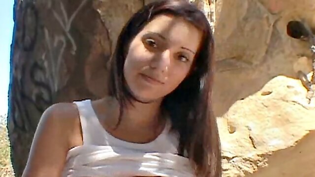 Chloe 18 Fingering her at the hill