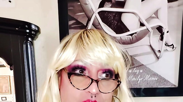 Hot Sexy Trans Marilyn Smoking Fucks Herself With Huge Dildo