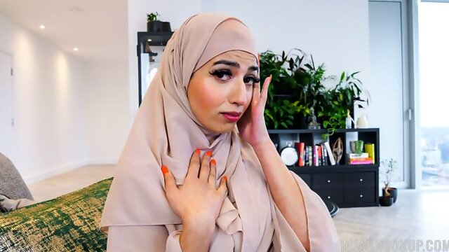 Hijab Hookup featuring Aaliyah Yasins side fuck smut