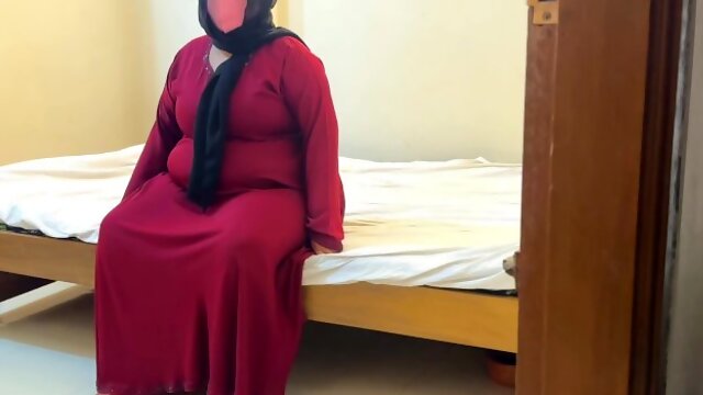 سخيف حمات إندونيسية جميلة ترتدي البرقع الأحمر والحجاب - يوم كامل من الجنس في منزل فارغ Indonesia sex