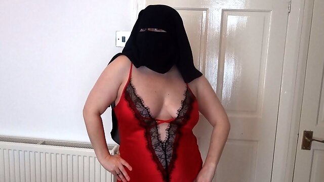 Niqab, Saggy Tits Solo, British, Dance, Mature