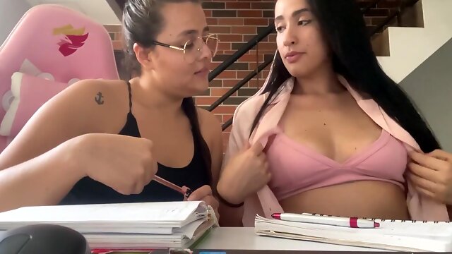 Colombian Lesbians, Lingerie