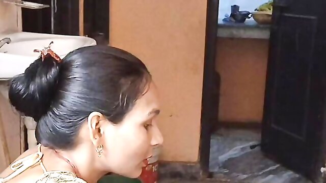 Chachi Indian, Hindi Audio Sex Videos, 30 Indian, Chachi Karna Sikhaya, Story