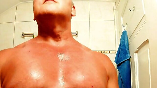 Fitness musclebear sport papi bodybuilder Studio bizeps strongman powerlifter fit shaving chest