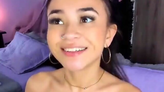 Sex cam video in close up with a brunette babe sucking a dildo