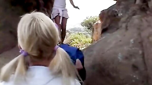 Watch splendid Little Summers trailer