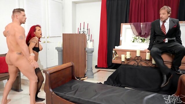 Shemale Horny Fuckery At The Funeral