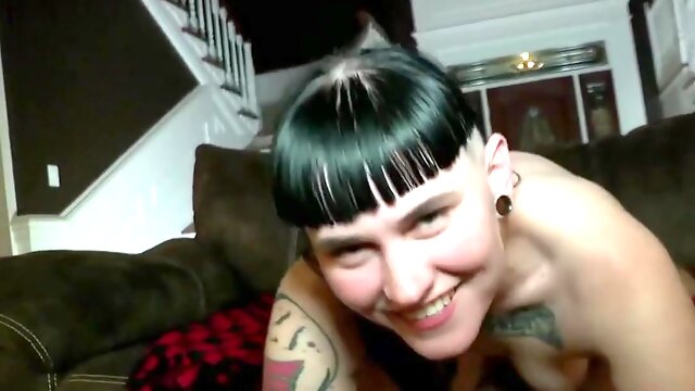 Amateur Goth Girl Gets A Big Knob Facial