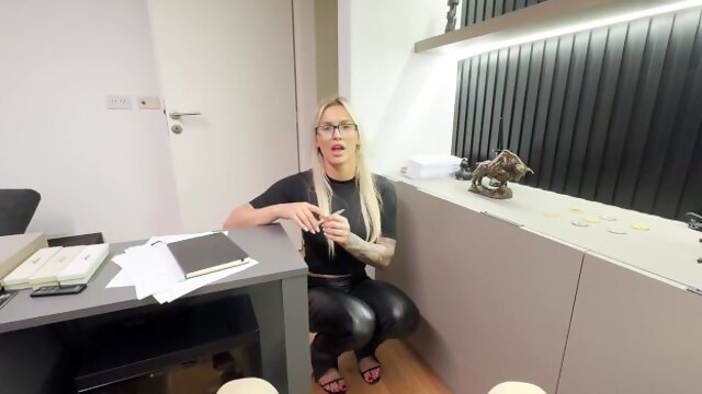 Deutsche Sekretärin, Blonde Secretary