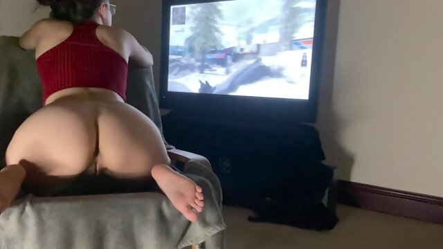 BEAUTIFUL BRUNETTE GAMER DREAM GIRL FUCKED HARD WITH NO MERCY WHILE REFUSING TO STOP PLAYING MW3