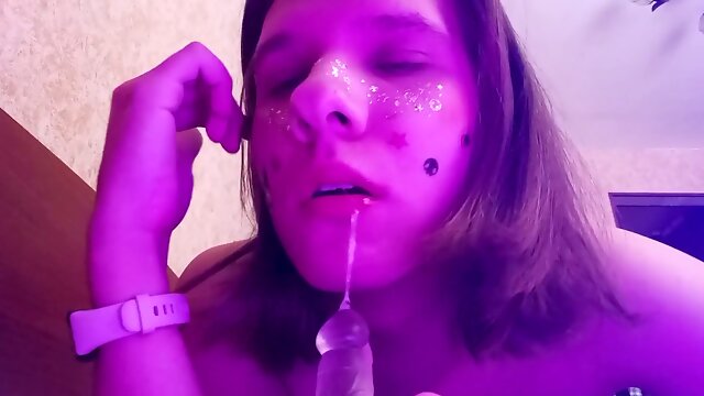 Adorable howdy kitty inhaling dildo