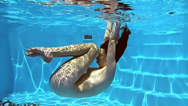 Nackt Schwimmen, Unterwasser, Bikini