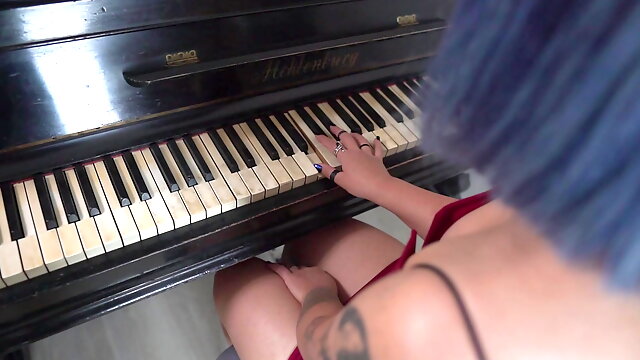 Submissive Girl Got a Free Piano Lesson