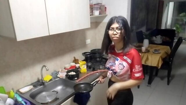 Colombian latina cook employee shows perfect body young colegiala big ass in leggings