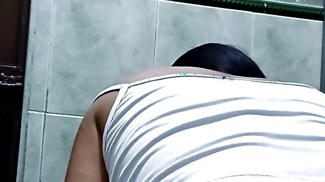 Colombian Webcam, Pissing