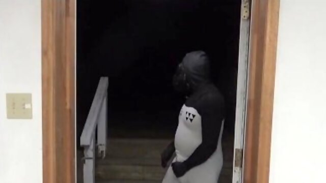 Elite commando finally cums in his wetsuit